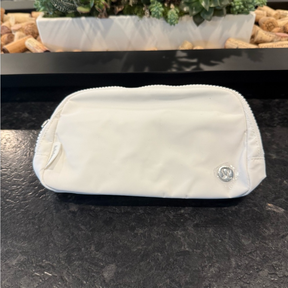 Lululemon | Everywhere Belt Bag - 1L White